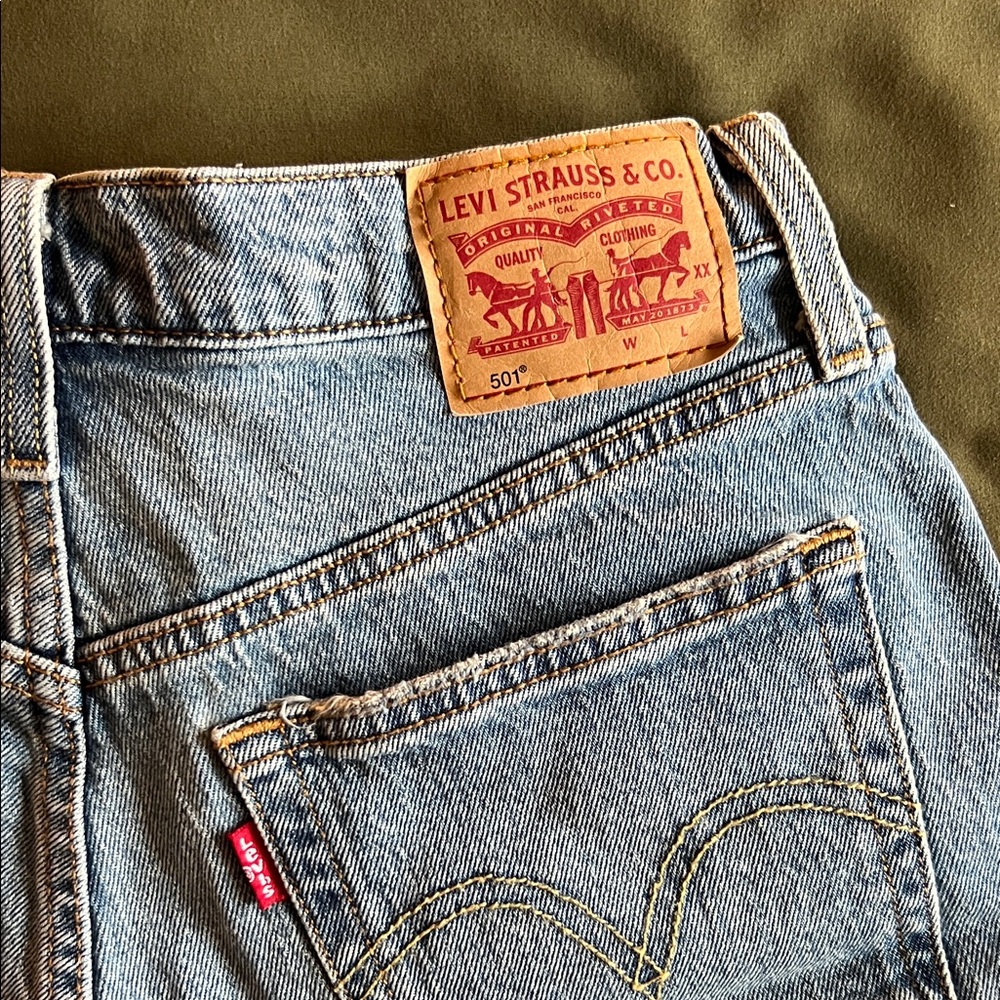 {LEVIS} 501 cut off denim shorts 27 - Picture 6 of 7